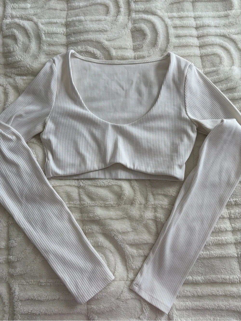 Alo Women’s Long Sleeve Ribbed Scoop Crop Top - White